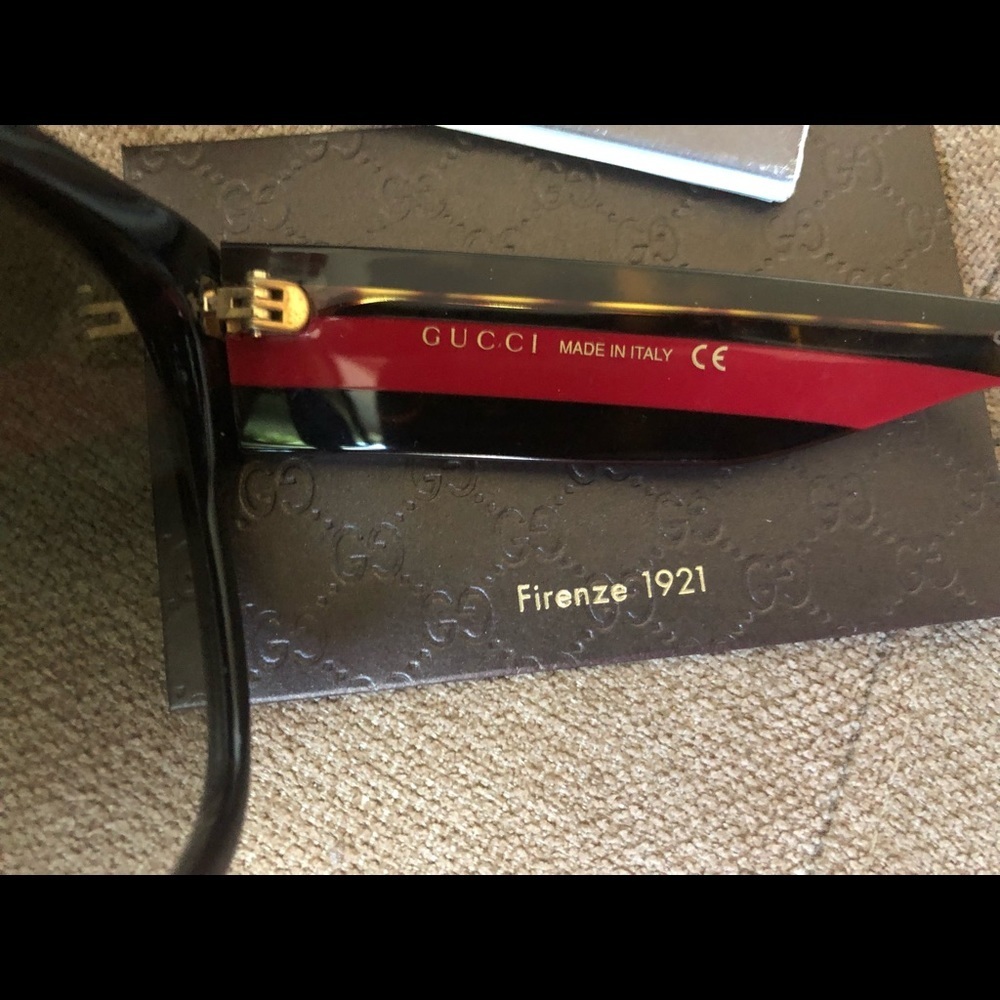 NEW GUCCI SUNGLASSES 😎 - Picture 4 of 6